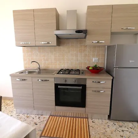 Holiday With Wi-fi, Air Conditioning And Balcony; Parking Available; Appartement Otranto