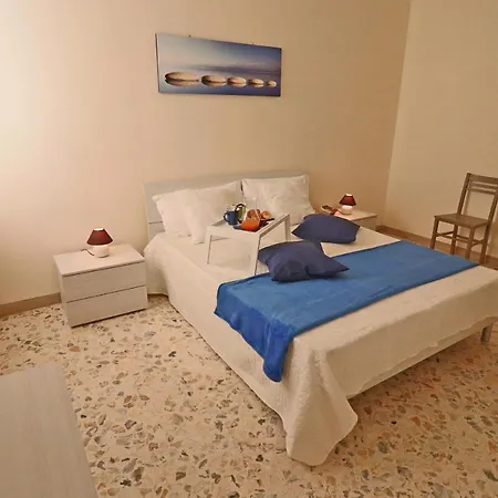 Holiday With Wi-fi, Air Conditioning And Balcony; Parking Available; Appartement *