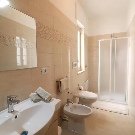 Holiday With Wi-fi, Air Conditioning And Balcony; Parking Available; Appartement