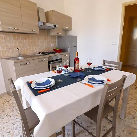 Holiday With Wi-fi, Air Conditioning And Balcony; Parking Available; Appartement *