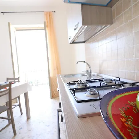 Holiday With Wi-fi, Air Conditioning And Balcony; Parking Available; Appartement